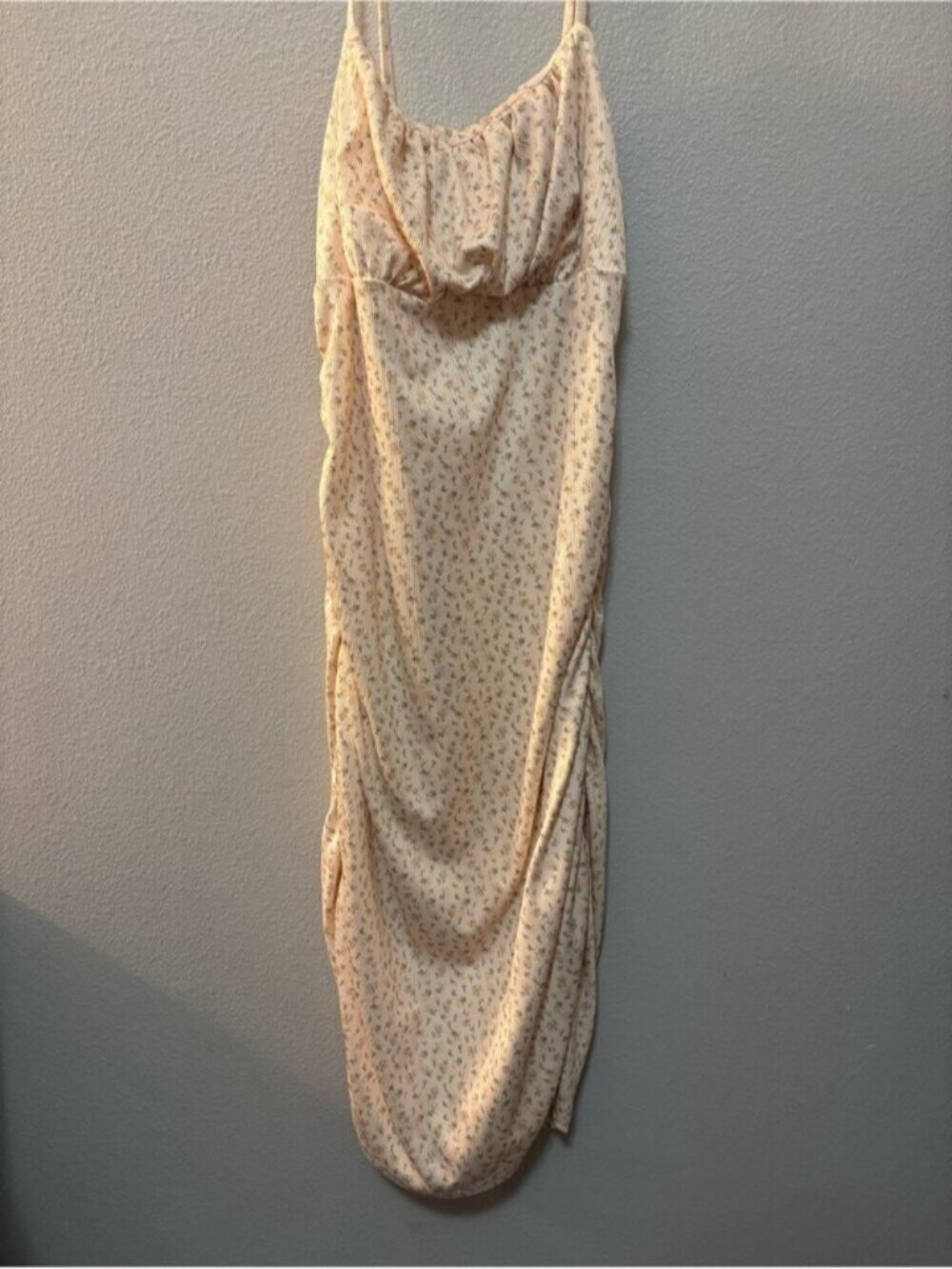 💜$2 Deals- Light Floral Medium Ruched Slip Dress in Cream
